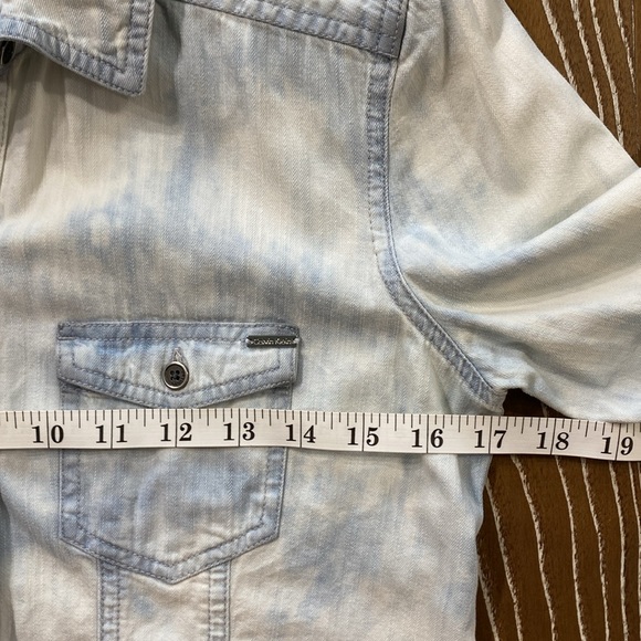 100% cotton Calvin Klein sunbleached denim button down, good condition - Picture 8 of 9